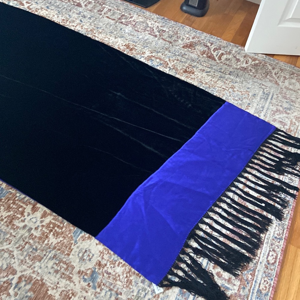 Armani Collezioni Reversible silk Velvet Wrap